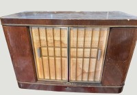 Auktion 368<br>gr. Holzradio "Siemens Schatulle H52, Radio mit 11 R&ouml;hren. Schrank in Mahagoni. Ma&szlig;e: 68 x 32,5 cm, H&ouml;he 46 cm., ungepflegter Dachbodenfund, Technik nicht gepr&uuml;ft,