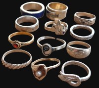 Auktion 369<br>40x diverse Silberringe, hpts. -925-, auch einige -835-, div. Gr&ouml;ssen, einige Kinderringe, emaillierter Ring ist besch&auml;digt, ca. 100gr.