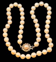 Auktion 369<br>Perlenkette "JKa" mit Weissgoldschliesse-585-, Perlen D- ca. 0,6 cm