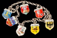 Auktion 369 / Los 1019 <br>Silber-800- Armkettchen mit 7 Anh&auml;nger, emaill. Stadtwappen, alle -800-, L-ca. 20 cm, 10,7 gr