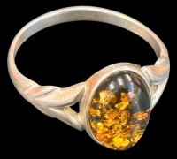 Auktion 369 / Los 1023 <br>Silberring-925- mit Bernstein, RG 60, 2,6 gr