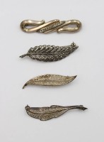 Auktion 369 / Los 1034 <br>4x div. Silber-Broschen, 3x filigran Arbeit, zus. ca. 15,5gr., ca. L-5cm