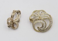 Auktion 369 / Los 1040 <br>2x filigran gearbeitete Silberbroschen, zus. ca. 6gr., ca. D-2,5cm