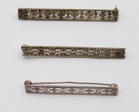 Auktion 369<br>3x div. filigrane Stabbroschen, Silber, 7,6gr., L-ca. 5,5cm