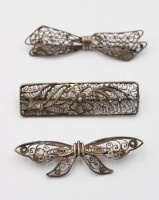 Auktion 369 / Los 1042 <br>3x div. filigrane Silber-Broschen, &auml;lter, ca. 12,9gr., L-5,2cm