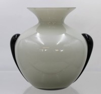 Auktion 369 / Los 10005 <br>Vase, Milchglas, schwarze Aufschmelzungen, ca. H-13,8cm