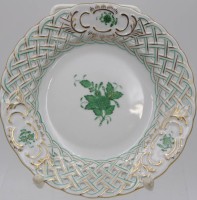 Auktion 369<br>kl. Teller mit Durchbruchrand, Herend, Apponyi gr&uuml;n, D-16cm.