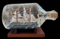 Auktion 369 / Los 16020 <br>2x Buddelschiff "Gorch Fock", L-21 cm