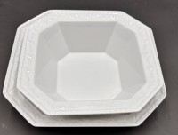 Auktion 369<br>2 Schalen "KPM" Berlin, Dekor Rocaille, H-5,5 und 8 cm, 24x24 und 28x28 cm