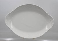 Auktion 369 / Los 8082 <br>gr. ovale Platte "Meissen" Reliefdekor, weiss, 37x27 cm, Schwerter 4x durchschliffen