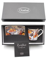 Auktion 369 / Los 9019 <br>Mokka-Tasse mit U.T., Goebel, Artis Orbis, Stilleben, OVP, ca. H-6cm.