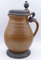 Auktion 369<br>Birnenkrug mit Zinndeckel, Neuzeitlich, limitiert, H- 26cm, 1,5Liter