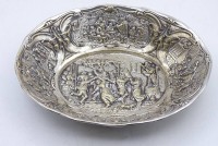 Auktion 369<br>versilberte Schale mit Tanzszene, 16x13cm