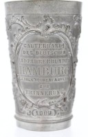 Auktion 369 / Los 15037 <br>Zinnbescher, Hamburger Radfahrerverband, datiert 1909, ca. H-9cm