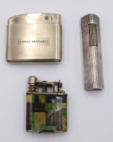 Auktion 369 / Los 16034 <br>3x div. Feuerzeuge, &auml;lter, Funktionen nicht gepr&uuml;ft, ca. L-7cm