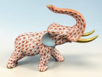 Auktion 369<br>Elefant, Herend,, Porzellan, bunt und gold staffiert, H&ouml;he 9 cm, blaue Marke