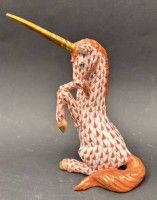 Auktion 369<br>Einhorn von "Herend", bunt staffiert mit Gold (Fishnet), H-12 cm