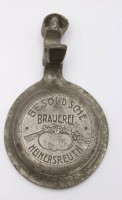 Auktion 369<br>Zinndeckel, Besold'schen Brauerei aus Heinersreuth, ca. D-8,5cm