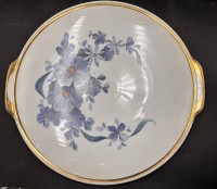 Auktion 369 / Los 8111 <br>grosse Kuchen/Tortenplatte "Jaeger&amp;Co" blaue Blumen, D-34 cm