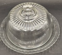 Auktion 369<br>K&auml;seglocke von ARCOROC France  (Butter) aus Glas , H-13 cm, D-21 cm