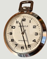 Auktion 369<br>mechan. HAU "Kienzle" Metallgeh&auml;use, Werk l&auml;uft, D-4,5 cm, Tragespuren r&uuml;ckseitig