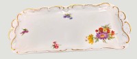 Auktion 369<br>Kuchenplatte "Weimar" mit Blumendekor, 26,5x13,5 cm