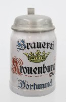 Auktion 369 / Los 9043 <br>Bierkrug der Brauerei Kronenburg Dortmund, Zinddeckel mit Gravur, ca. H-15cm