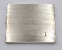 Auktion 369 / Los 11044 <br>versilbertes Zigarettenetui, ca. 9 x 11cm