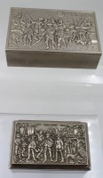 Auktion 369<br>2x div. Metalldosen, Landsknechtszenen, &auml;lter, Gr&ouml;&szlig;te ca. H-3,5cm B-12cm T-8cm
