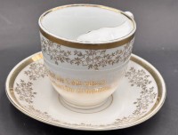 Auktion 369<br>gr. Barttasse mit Spruch, U.T., Goldstaffage , P.K. Silesia,"Beim Trinken soll die Tasse n&uuml;tzen, den flotten Schnurbart dir zu sch&uuml;tzen" H-8,5 cm, guter Zustand