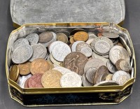 Auktion 369<br>Blechdose voller M&uuml;nzen, unsortiert, ungepr&uuml;ft, wohl auch einige kl. Silberm&uuml;nzen, Haupts&auml;chlich Kaiserreich, Weimarer Republik (Notgeld) und einges 3.Reich, ca. 1 kg