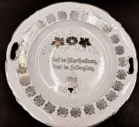 Auktion 369 / Los 8153 <br>Silberhochzeits-Kuchenplatte mit Spruch, guter Zustand, D-23 cm