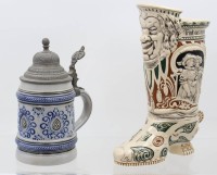 Auktion 369<br>Bierkrug und gr. Stiefel, Stiefel mit Reliefdekor und Spruch, &auml;lter, ca. H-24,8cm