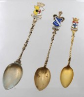 Auktion 369<br>3x Silber-800- Wappenl&ouml;ffel, emailliert, zusammen 28 gr.