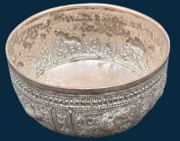 Auktion 369 / Los 11061 <br>kl. versilberte Schale, umlaufend Tiermotive, H-5 cm, D-9,5 cm, 73 gr., Handarbeit