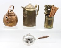 Auktion 369<br>4tlg   Konvolut, 3x Kannen 1x Wandbeh&auml;lter, &auml;lter, Gr&ouml;&szlig;te ca. H-20,5cm