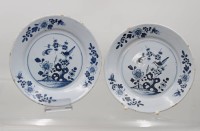 Auktion 369<br>2x antike Teller, China, Kangxi ?, blaue Malerei, ca. D-22,8cm