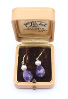 Auktion 369<br>Paar Ohrh&auml;nger mit Perle und Amethyst, ca. L-3,5cm