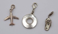 Auktion 369<br>3x div. Anh&auml;nger, 2x Silber, 1x Pilgrim, Silber 4,3gr., L-3cm