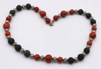 Auktion 369<br>Halskette, Schaumkoralle und Lava, Silberschlie&szlig;e, ca. L-65cm