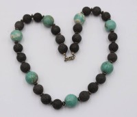 Auktion 369<br>Halskette aus Lavaperlen und T&uuml;rkis-Howlith, ca. L-58cm