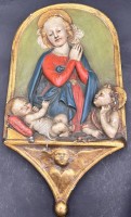 Auktion 369<br>Keramik-Wandplatte mit Madonna, verso Widmung von 1915, Altersspuren, Abplatzer etc., 40x20 cm