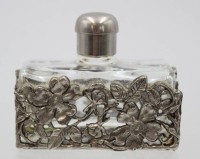 Auktion 369<br>Flacon mit silberfarbener Montur, &auml;lter, ca. H-6cm B-7,5cm