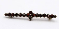 Auktion 369<br>&auml;ltere Granat-Brosche, vergoldet, undeutl. gemarkt, L-6cm