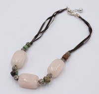 Auktion 369<br>Collierkette, wohl Modeschmuck, gr. rosa STeine (Rosenquarz?), ca. L-42cm