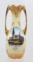 Auktion 369<br>Jugendstil-Andenkenvase, Rathaus Hamburg, ca. H-18cm