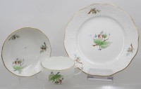 Auktion 369<br>2 komplette Gedecke, Herend, florales Dekor, Tassen H-5,4cm