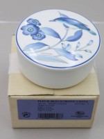 Auktion 369<br>Deckeldose, Fleur Bleu, Hutschenreuther f&uuml;r Leonard Paris, H-5,5cm D-11,5cm