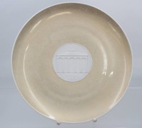 Auktion 369<br>Reliefteller, KPM Berlin, Brandenburger Tor, ca. D-27cm
