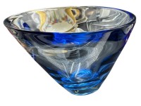 Auktion 369<br>grosse, hellblaue Schale "Holmegaard" Ritzsignatur H-15 cm, D-22 cm